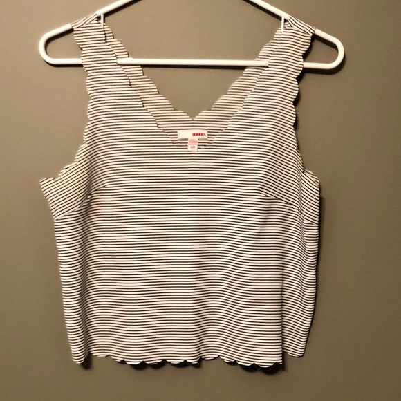 Women’s striped crop top with scallop edges - Picture 1 of 2